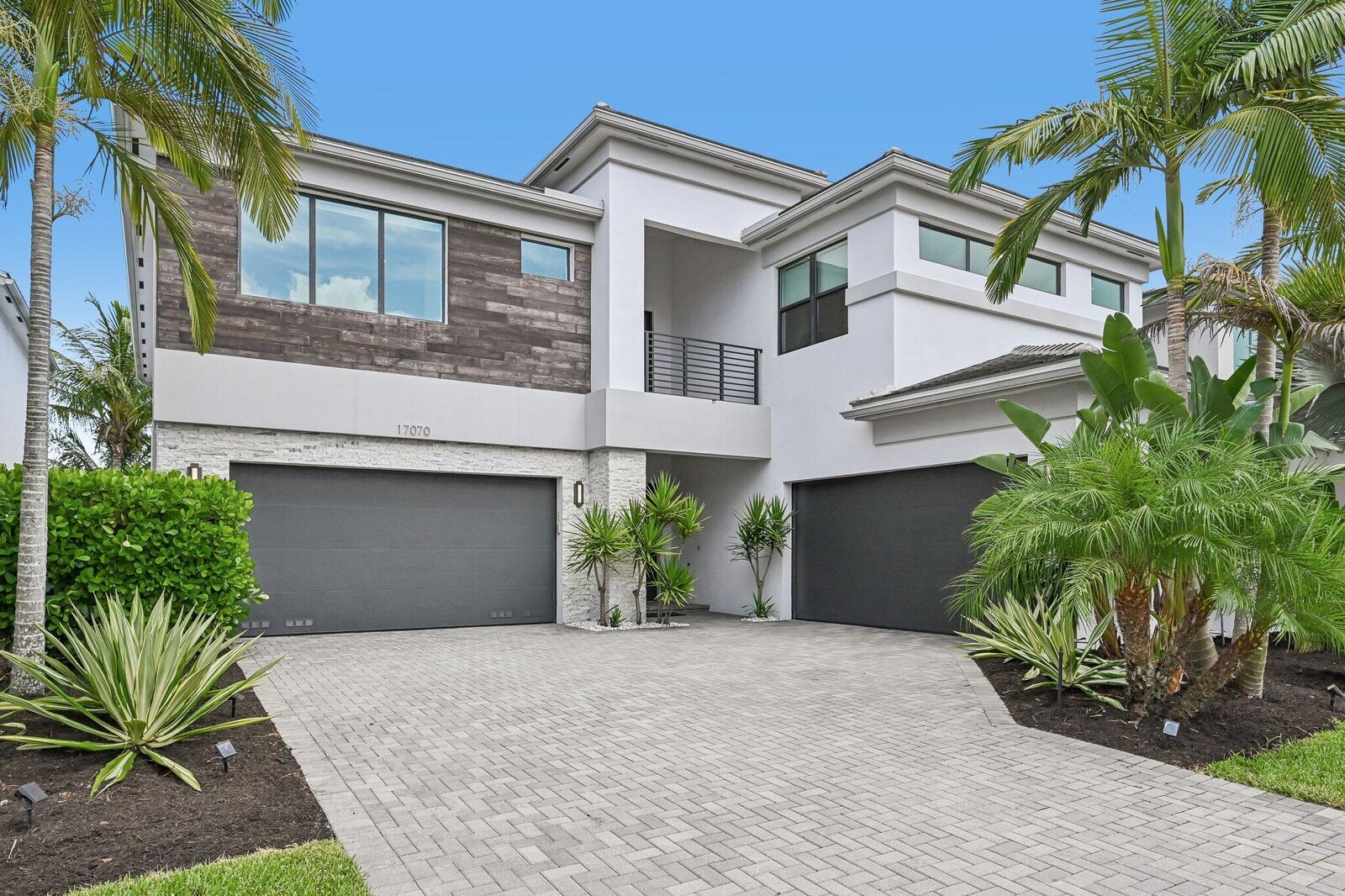 Property Photo: 17070 Rainbow Falls Trail FL 33496