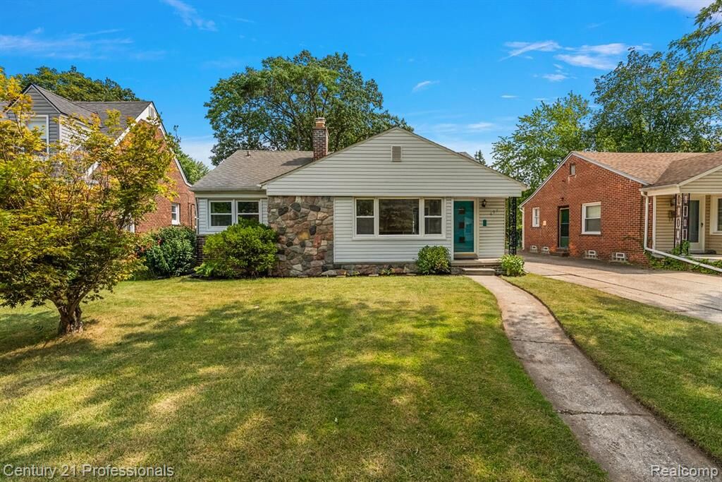 Property Photo:  607 Lawson Street  MI 48067 