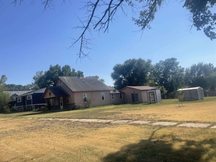 Property Photo:  611 N Blaine  KS 67009 