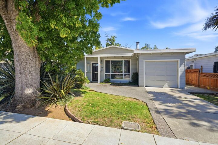 Property Photo: 1424 Hemlock Avenue CA 94401