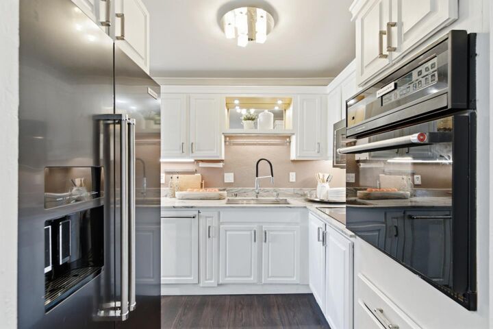 Property Photo:  808 Laurel Avenue 202  CA 94401 