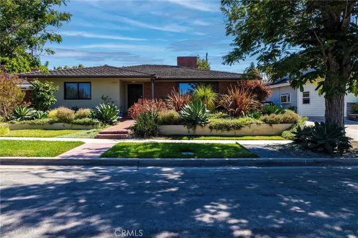 Property Photo:  5220 E Los Flores Street  CA 90815 