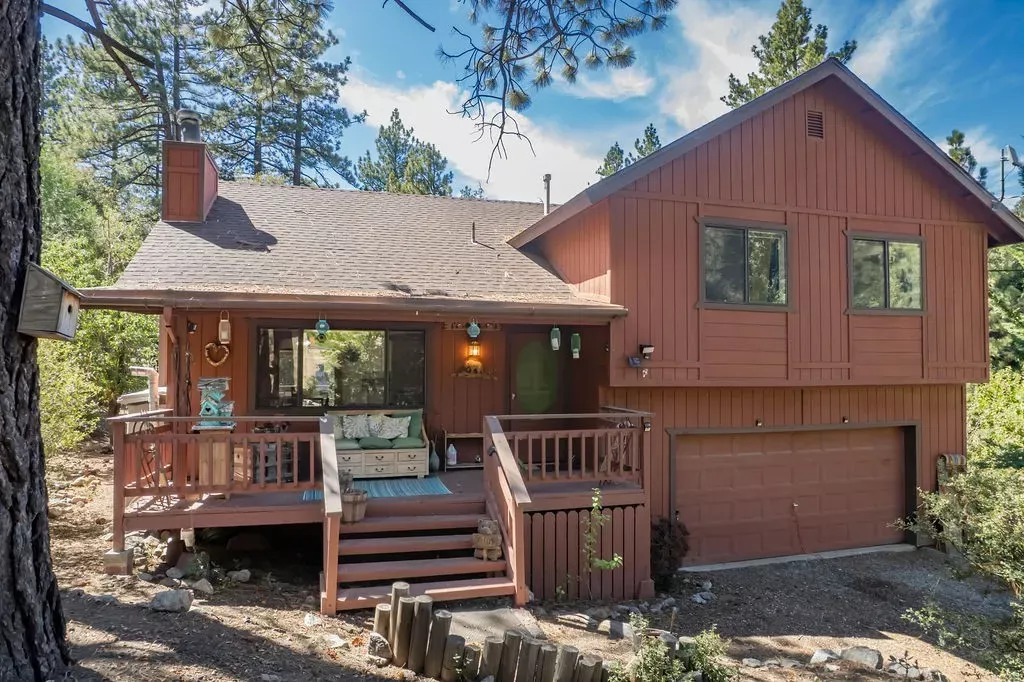 Property Photo: 1905 Matterhorn CA 93222