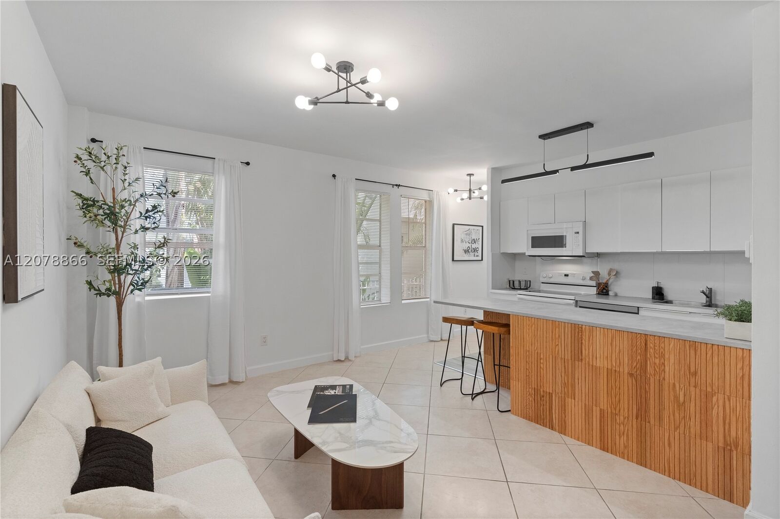 Property Photo: 1559 Michigan Ave 102 FL 33139