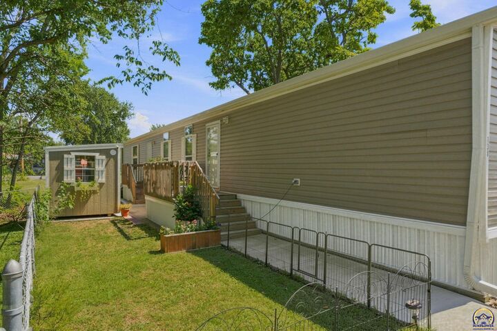 Property Photo:  138 SE Willow Way  KS 66609 