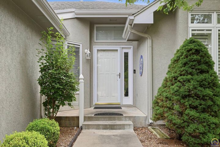 Property Photo:  3948 SW Stonybrook Dr  KS 66610 