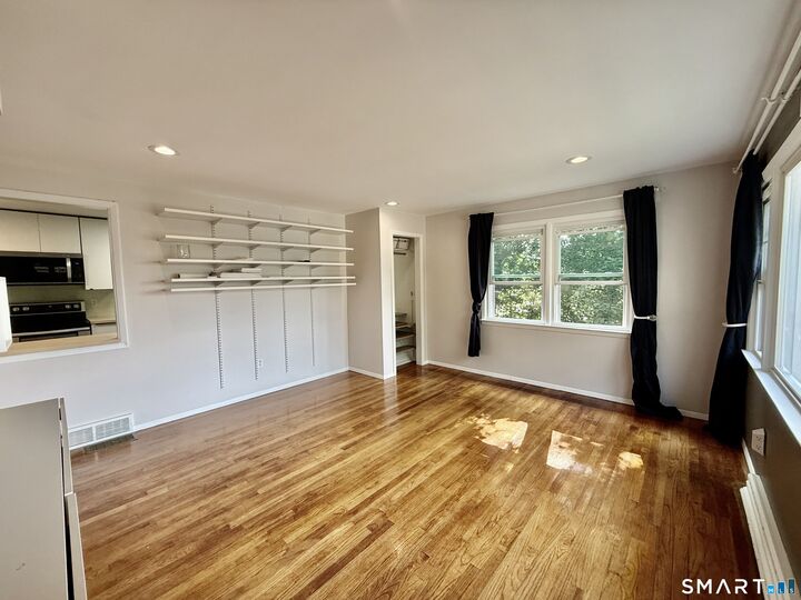 Property Photo:  220 Foxon Hill Road  CT 06513 