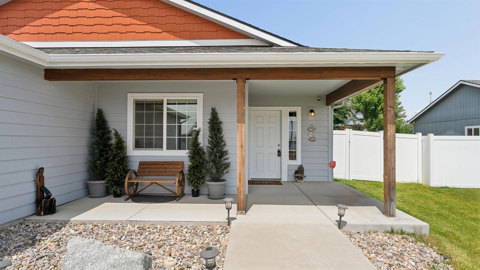 Property Photo: 1609 E Marilyn Cir WA 99006
