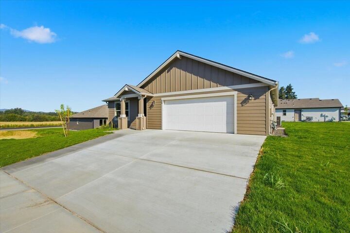 Property Photo: 36 W 12th St WA 99006