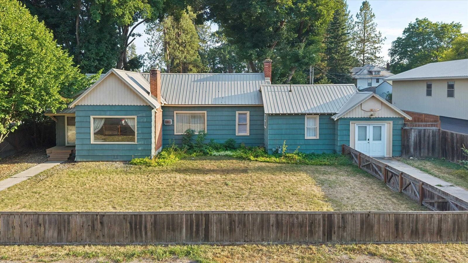 Property Photo: 303 W Colville Ave WA 99109