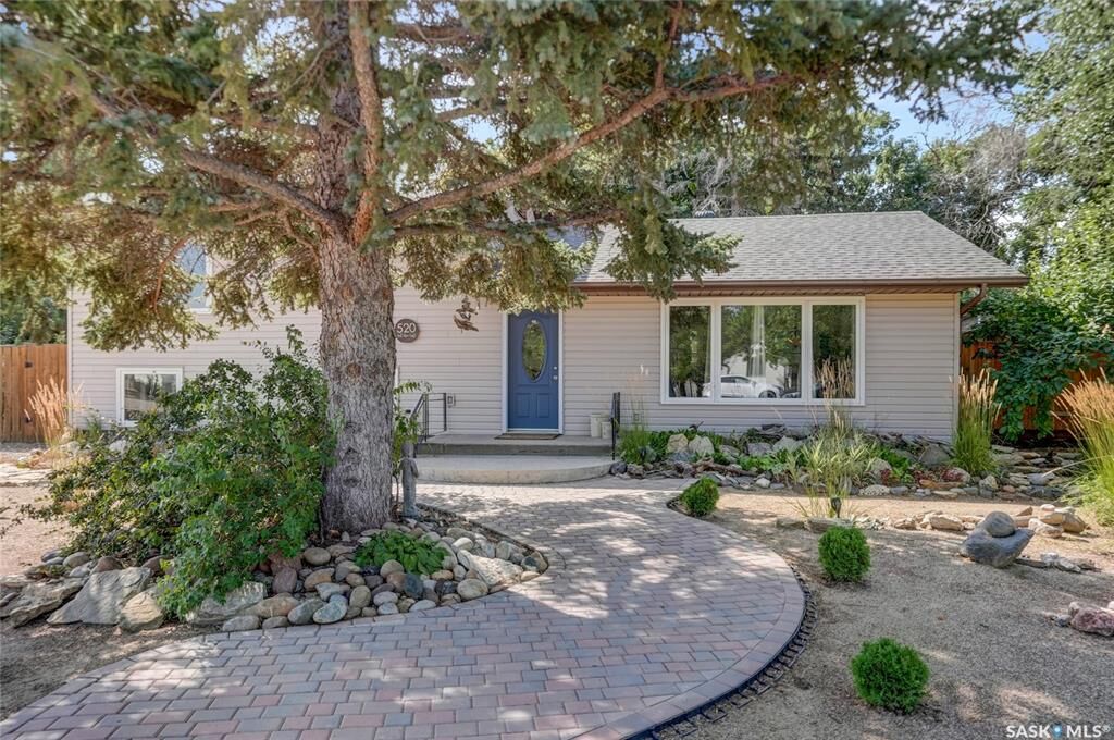 Property Photo:  520 3rd Avenue E  SK S0H 0B0 