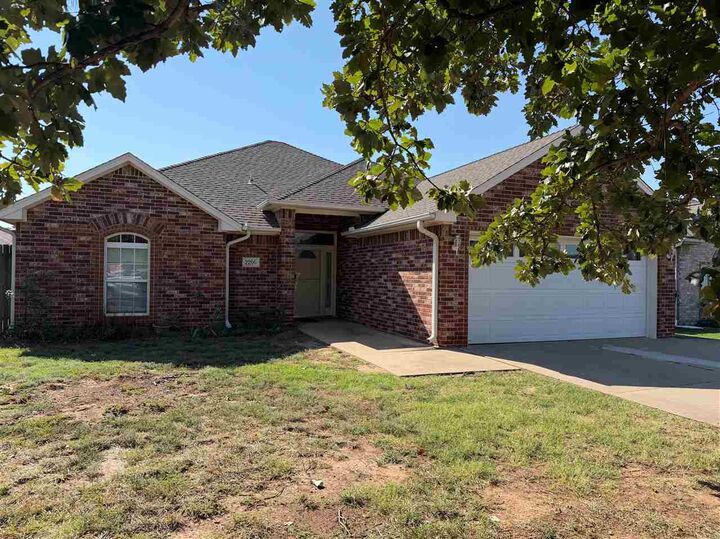 Property Photo:  2206 N Manning Street  OK 74075 