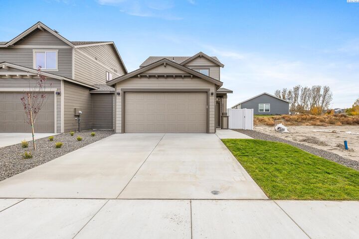 Property Photo: 7487 Grapevine Ct WA 99353