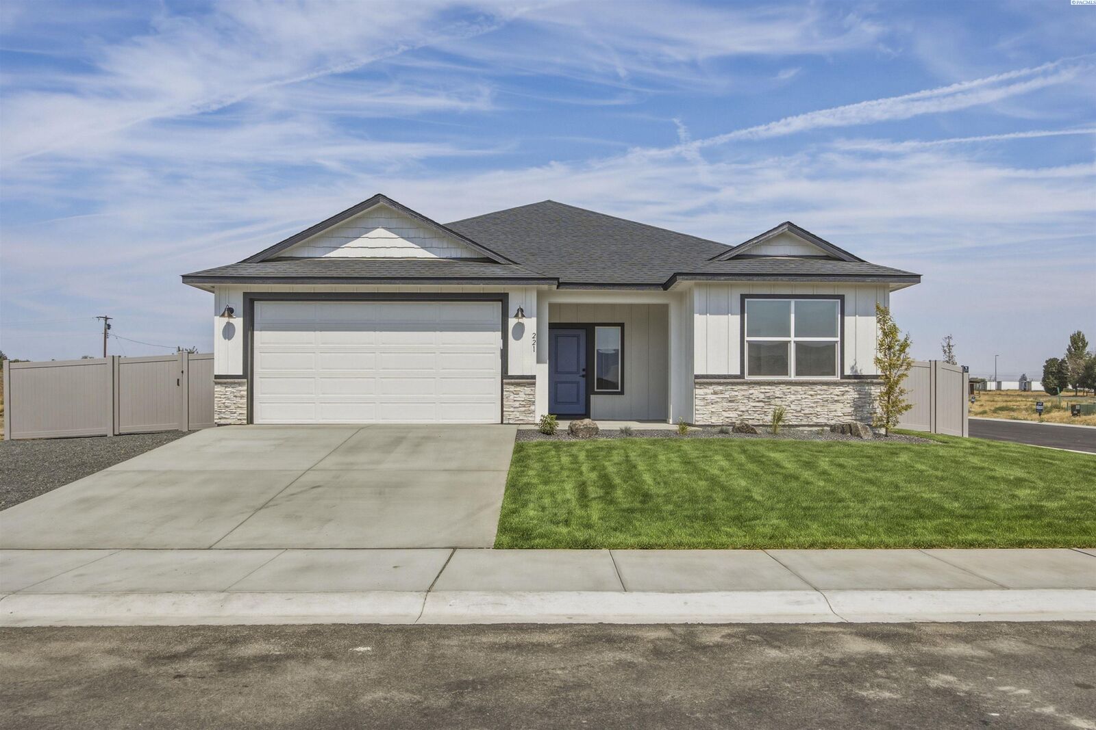 Property Photo: 221 Halpert St WA 99350