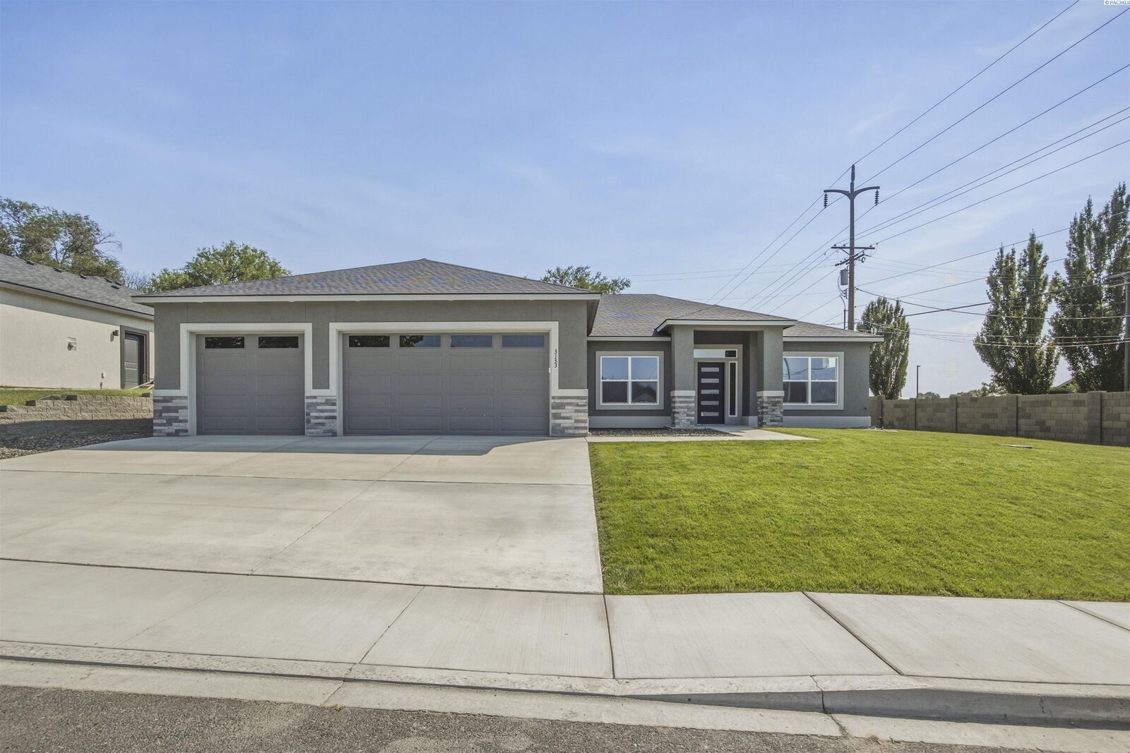 Property Photo:  3133 Road 71st Place  WA 99301 