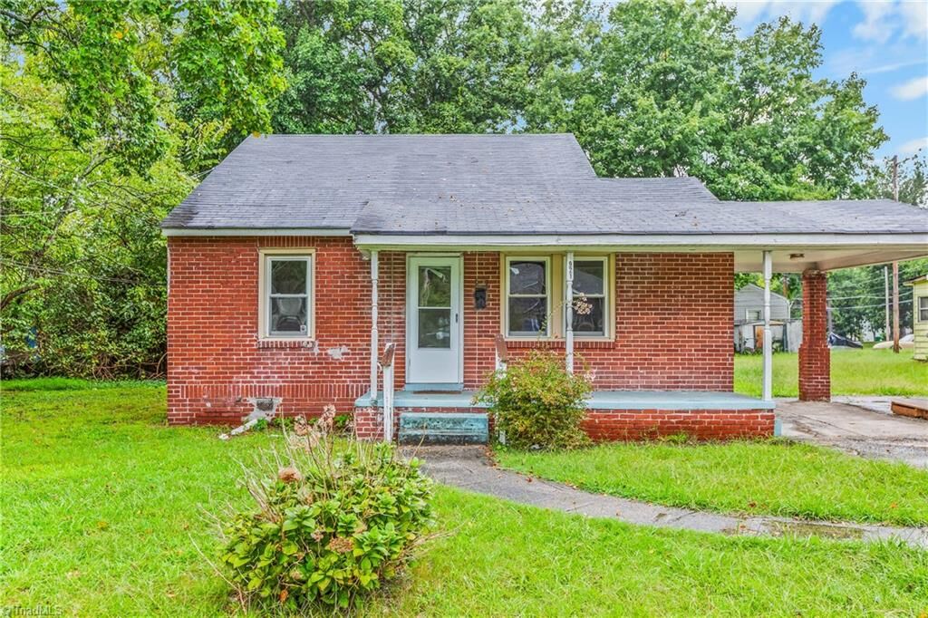 Property Photo:  921 Gordon Street  NC 27260 