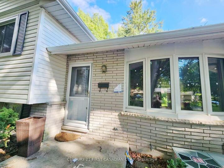 Property Photo:  711 Algoma Avenue Upper Level  ON N5X 1W4 