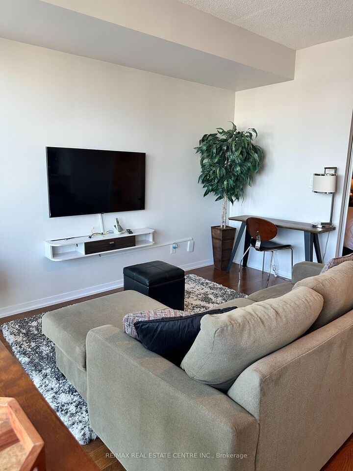 Property Photo:  65 Bremner Boulevard 4706  ON M5J 0A7 