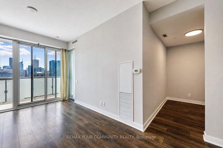 Photo de la propriété:  15 Grenville Street 2711  ON M4Y 0B9 