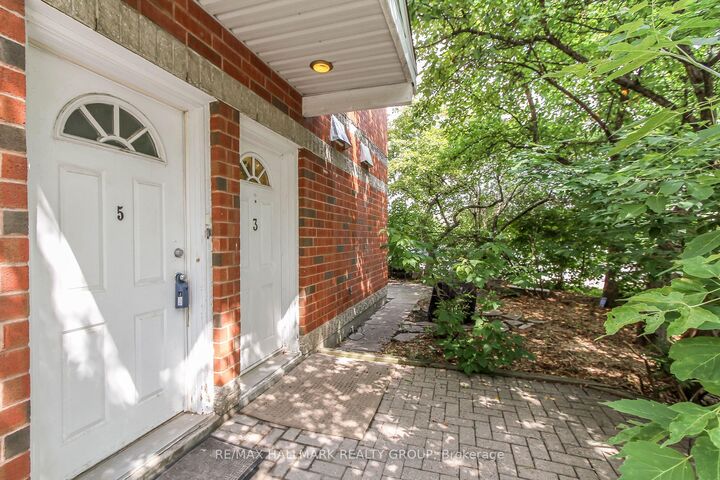 Property Photo:  3 Armstrong Street 8  ON K1Y 4T1 