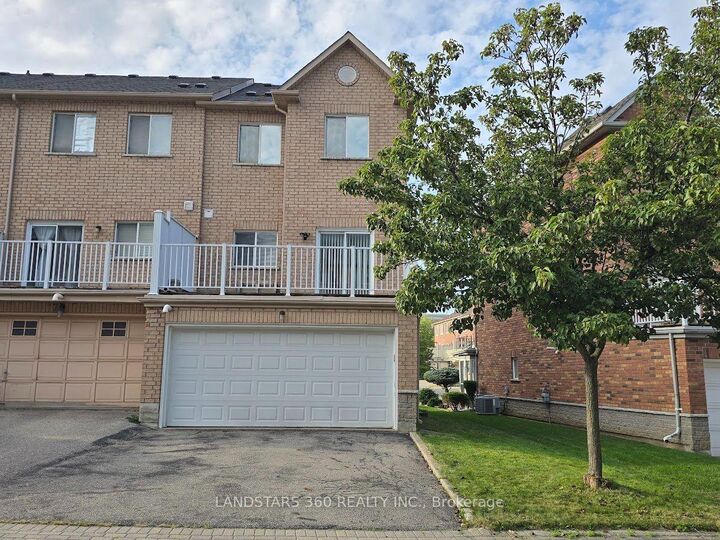 Property Photo: 19 Azalea Gate Way ON L3T 7T9