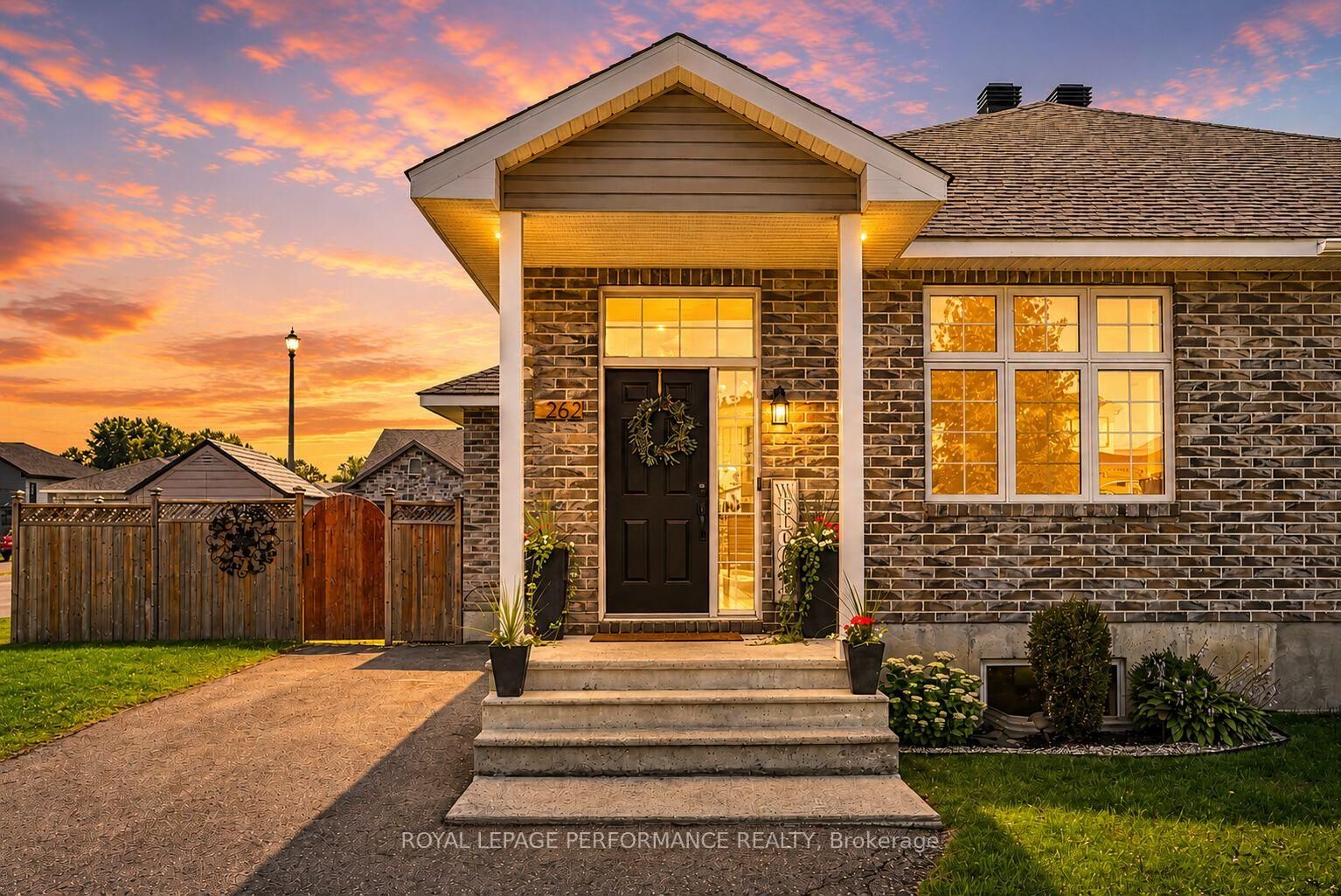 Property Photo:  262 Lourdes Avenue  ON K6H 0E8 