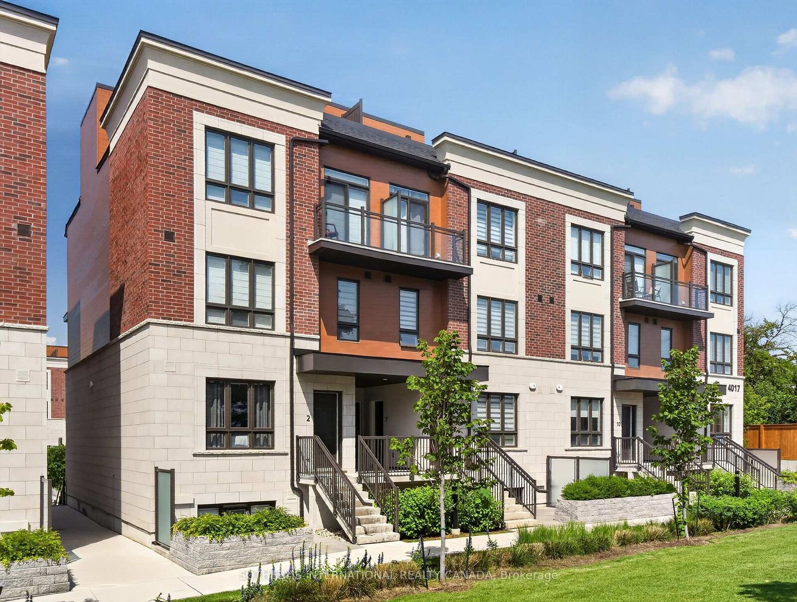 Property Photo: 4017 Hickory Drive 4 ON L4W 0G6