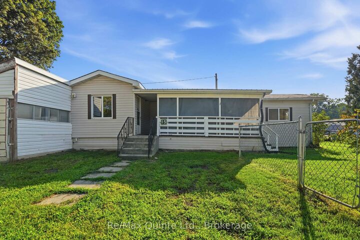 Property Photo: 63 Whites Road 15 ON K8V 5P5
