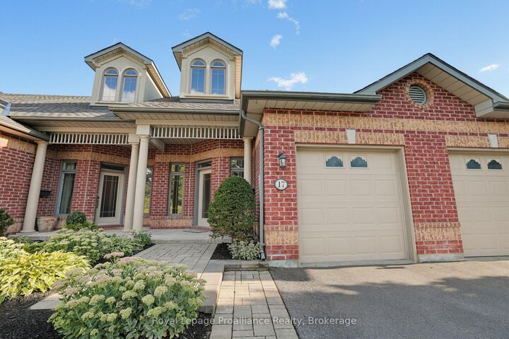 355 Dundas Street W 17 — photo 1