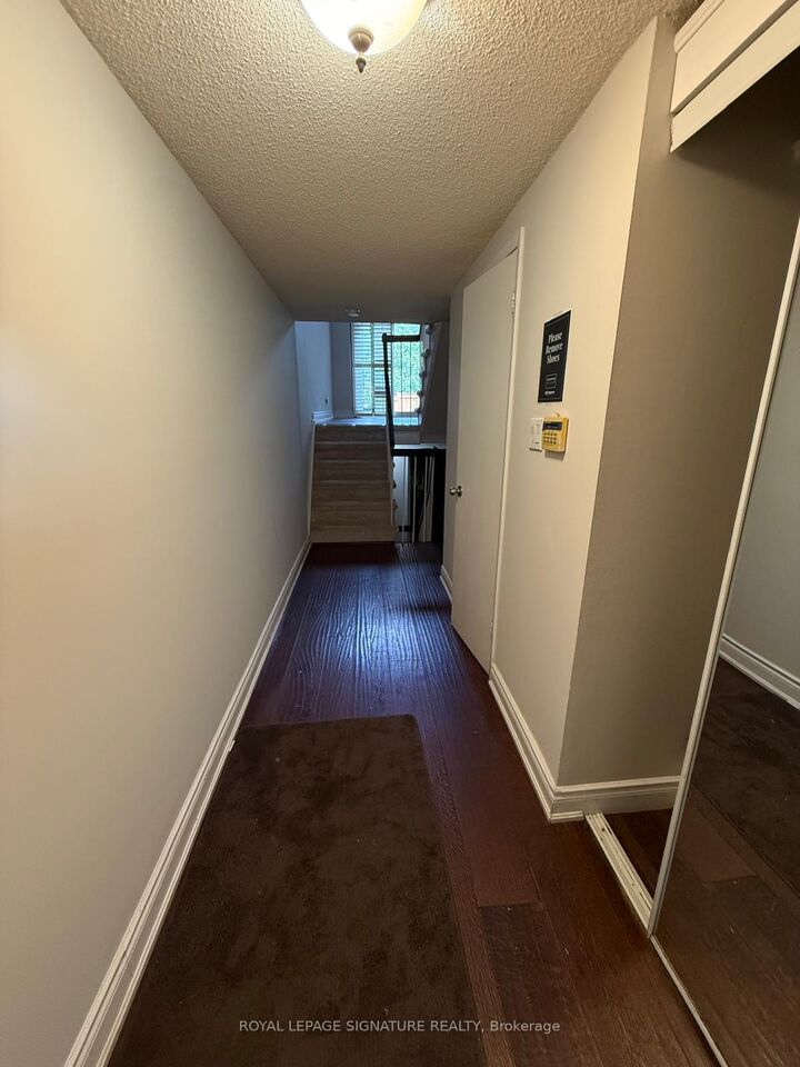 Property Photo:  4230 Fieldgate Drive 24  ON L4W 2M5 