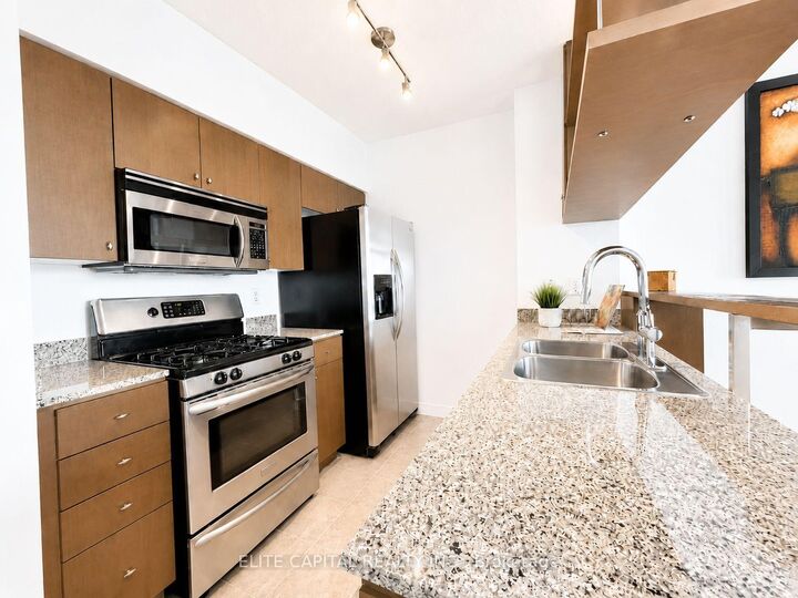 Property Photo:  10 Navy Wharf Court 1008  ON M5V 3V2 