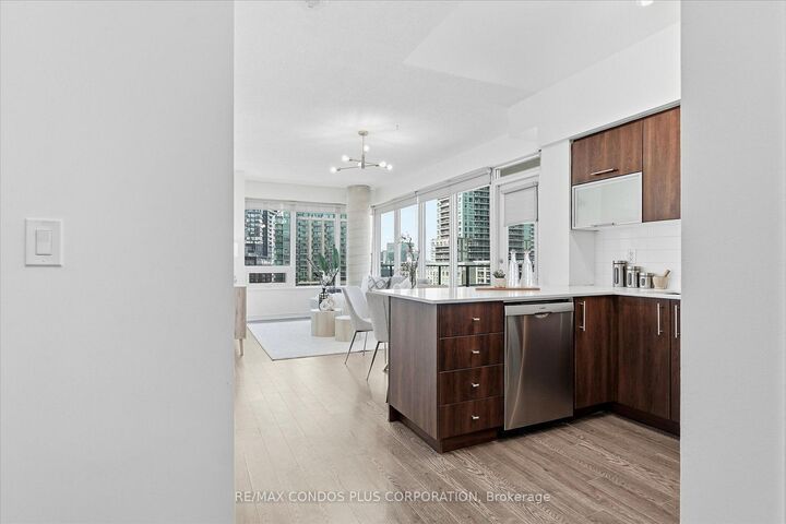 Property Photo:  55 East Liberty Street 702  ON M6K 3P9 