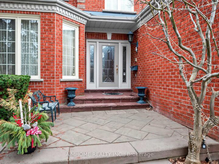 Property Photo:  92 Braeside Square  ON L3R 0A5 
