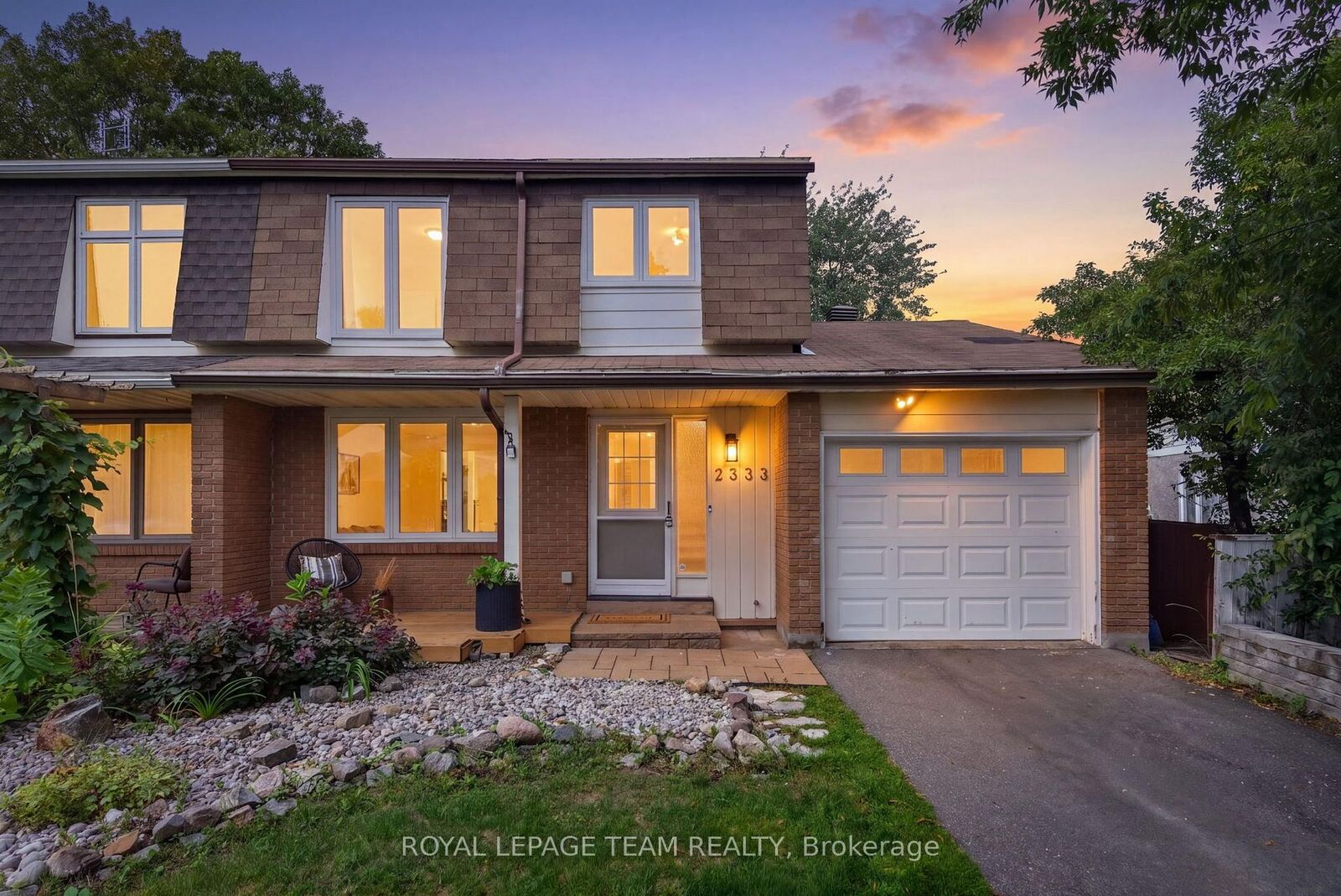 Property Photo:  2333 Cotters Crescent  ON K1V 8Y7 