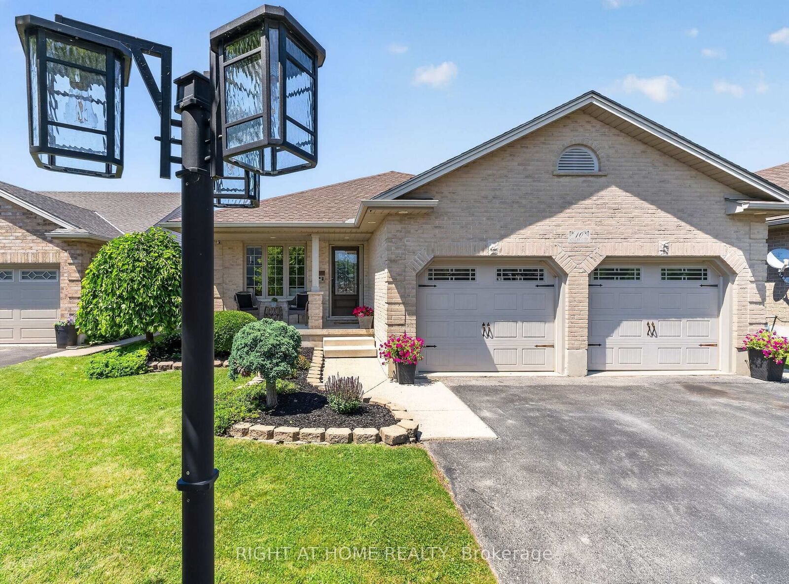 Property Photo:  10 Galbraith Court  ON N5R 6G8 