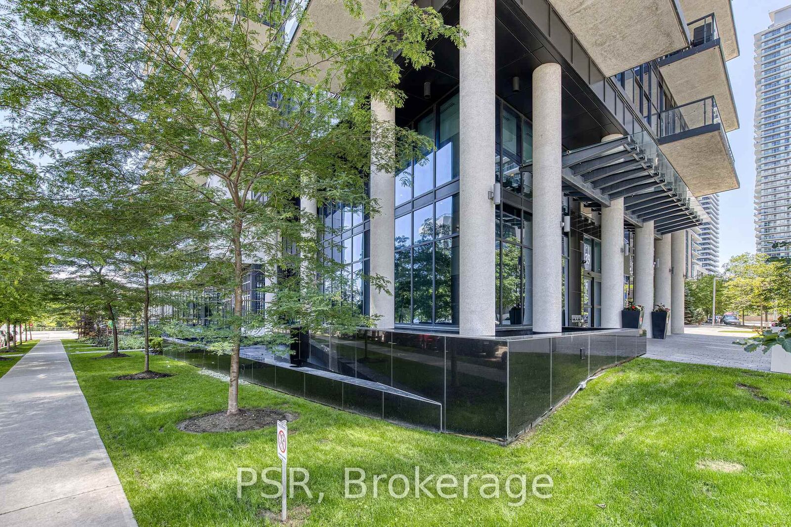 Property Photo:  39 Annie Craig Avenue 905  ON M8V 0H1 