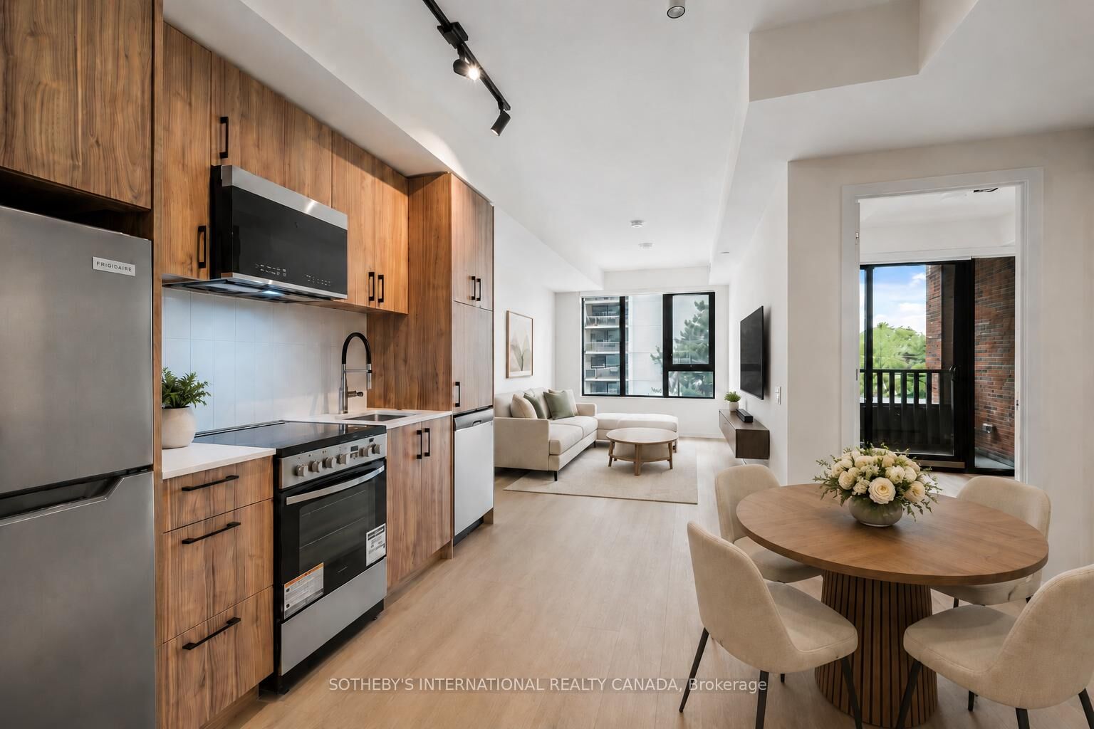 Property Photo:  109 Erskine Avenue 308  ON M4P 0G8 