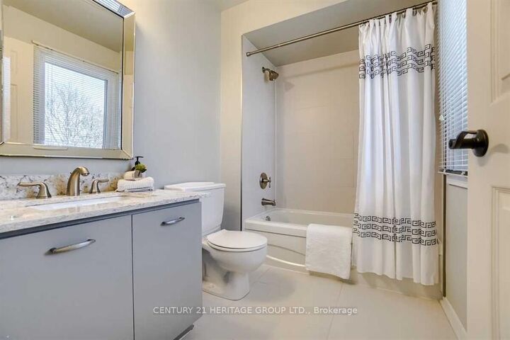 Property Photo:  19 Chadburn Crescent  ON L4G 4V6 