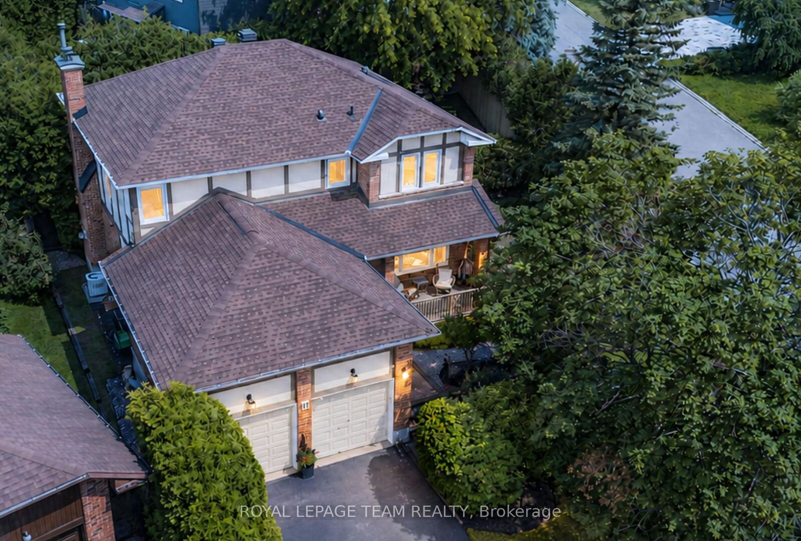 Property Photo: 11 Fessenden Way ON K2L 3L1