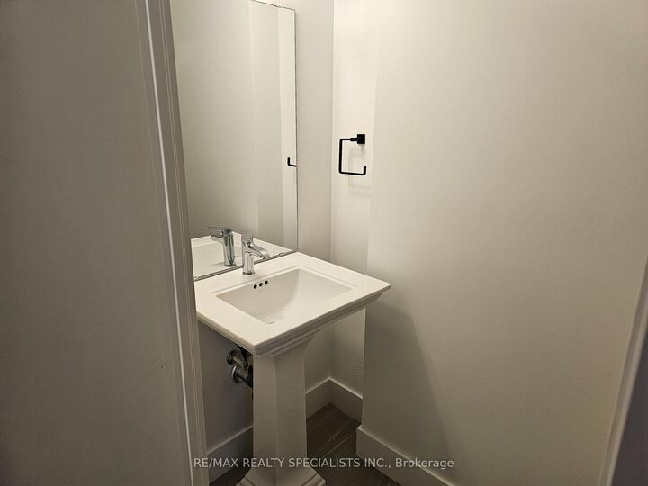 Property Photo:  2782 Barton Street 105  ON L8E 2J8 