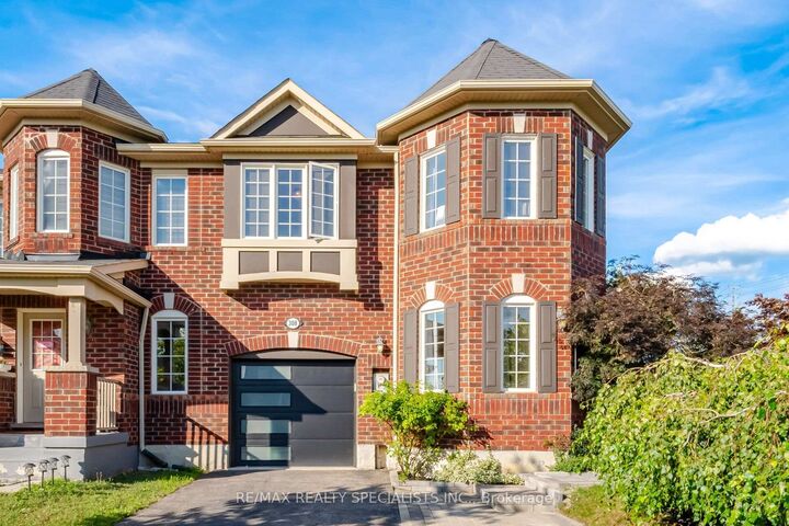 308 Mortimer Crescent — photo 1