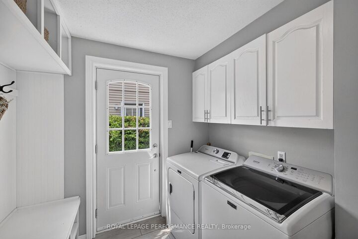 Property Photo:  1720 Bellechasse Place  ON K1C 6W3 