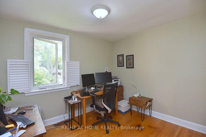 Property Photo: 936 Boothman Avenue ON L7T 1P6