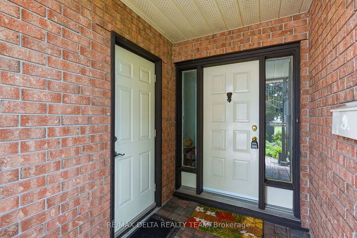 Property Photo: 1587 Maxime Street ON K1B 3K9