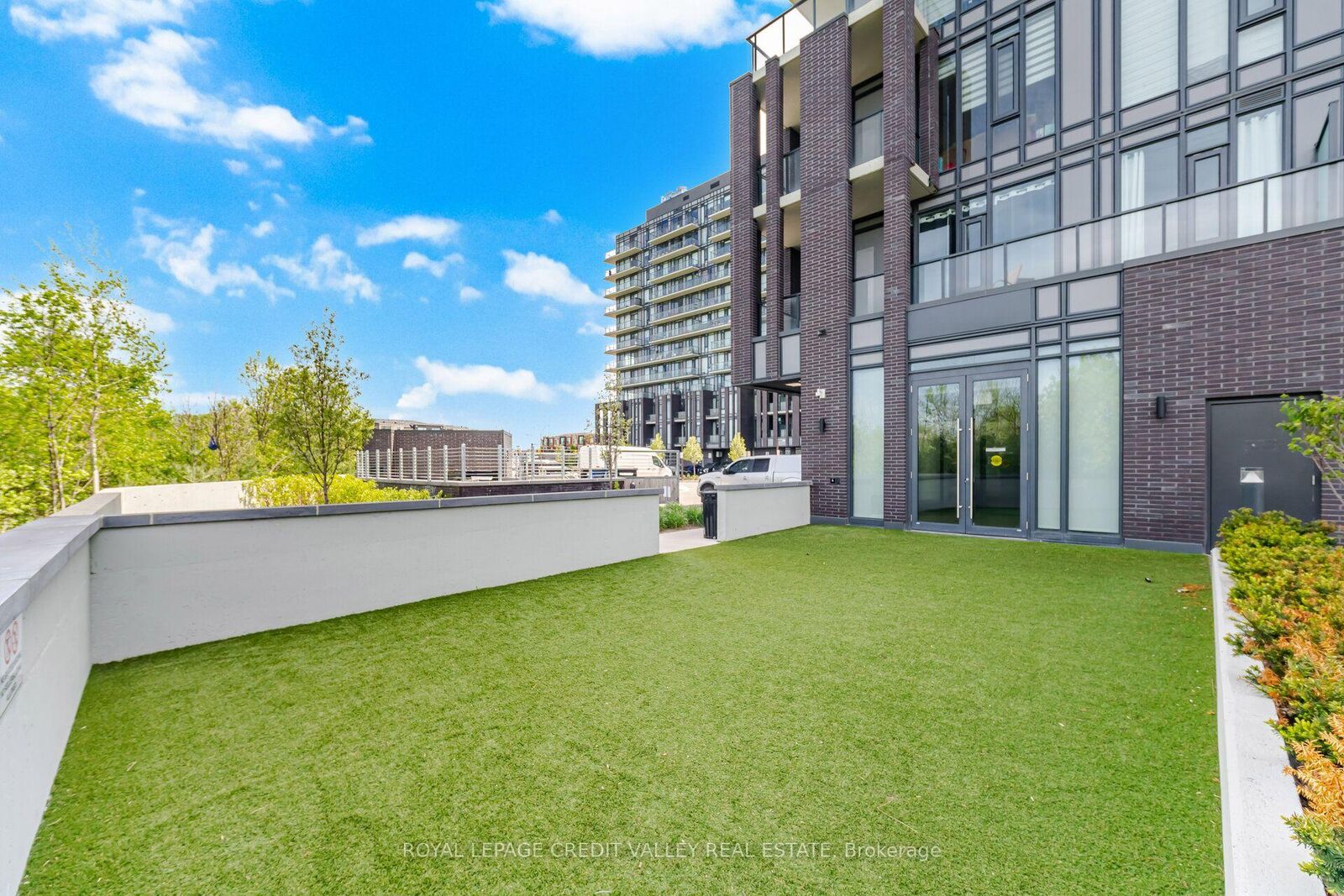 Property Photo:  225 Veterans Drive 1201  ON L7A 0B6 
