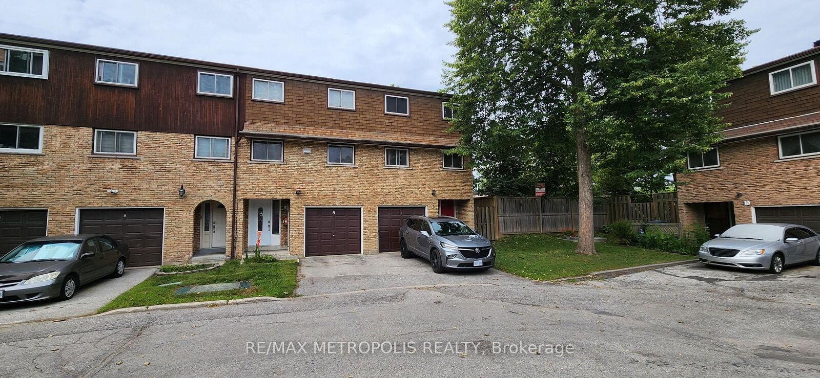 Property Photo: 21 Rockwood Drive 8 ON M1M 3M9