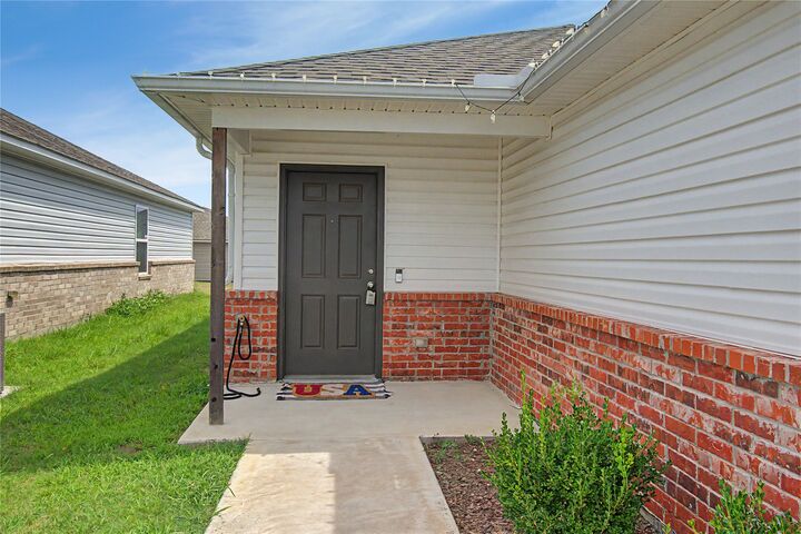 Property Photo:  618 Georgia Place W  OK 74403 