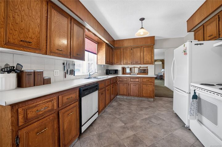 Property Photo: 224 Cilaire Dr BC V9S 3E4