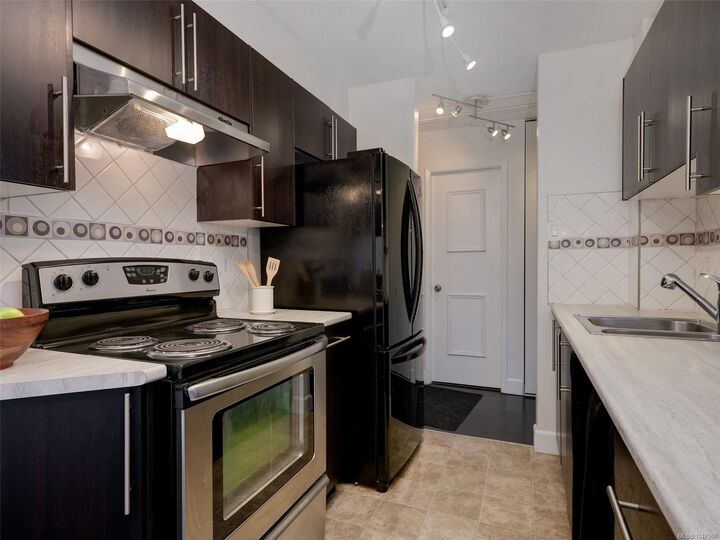 Property Photo:  647 Michigan St #202  BC V8V 1S9 