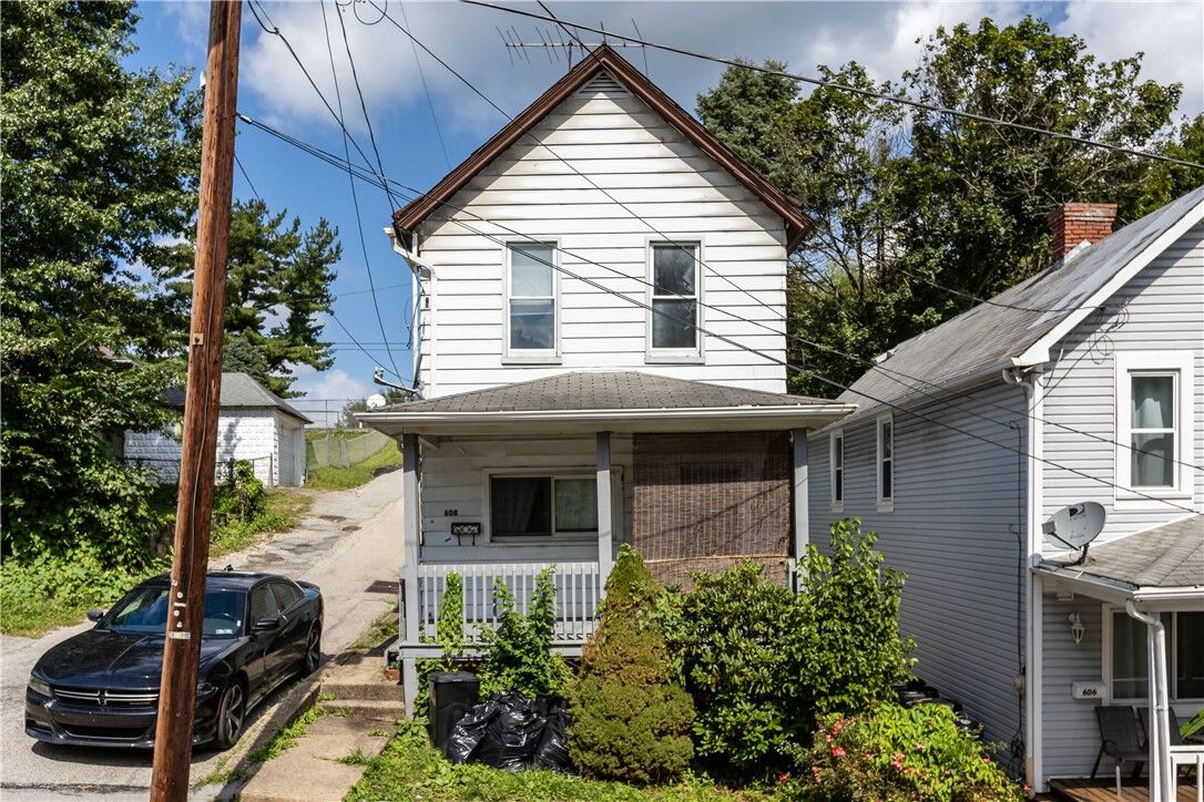 Property Photo:  608 8th St  PA 15022 